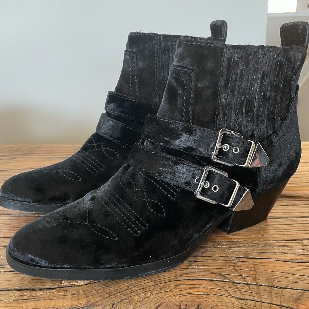 Women’s Black Velvet Guess Boots Size 9